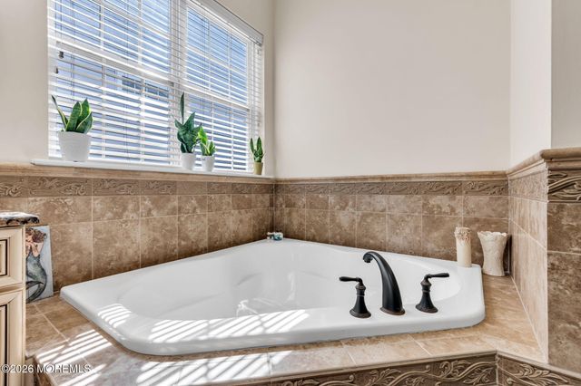 124 Masters Drive, Monroe, NJ 08831