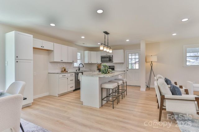 3617 12th Street Drive NE, Hickory, NC 28601