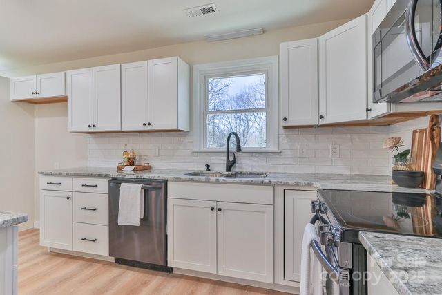 3617 12th Street Drive NE, Hickory, NC 28601