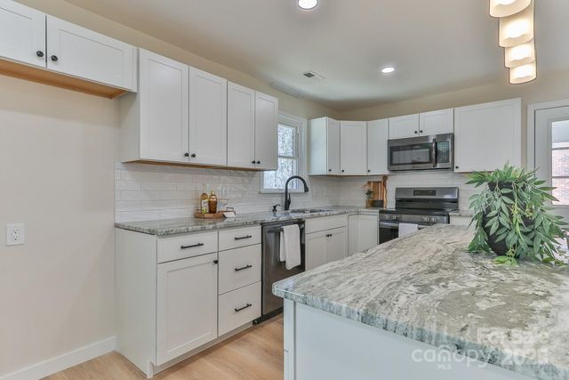 3617 12th Street Drive NE, Hickory, NC 28601