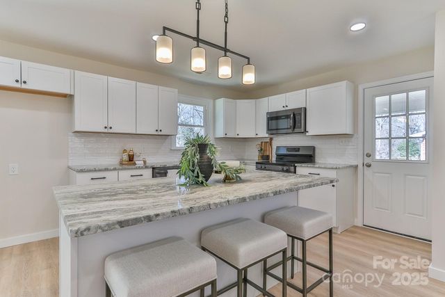 3617 12th Street Drive NE, Hickory, NC 28601
