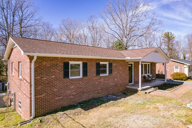 3617 12th Street Drive NE, Hickory, NC 28601