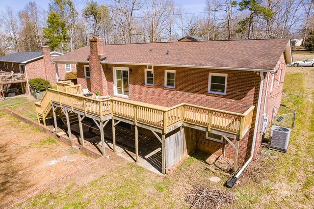 3617 12th Street Drive NE, Hickory, NC 28601