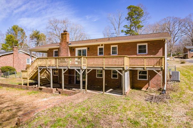 3617 12th Street Drive NE, Hickory, NC 28601