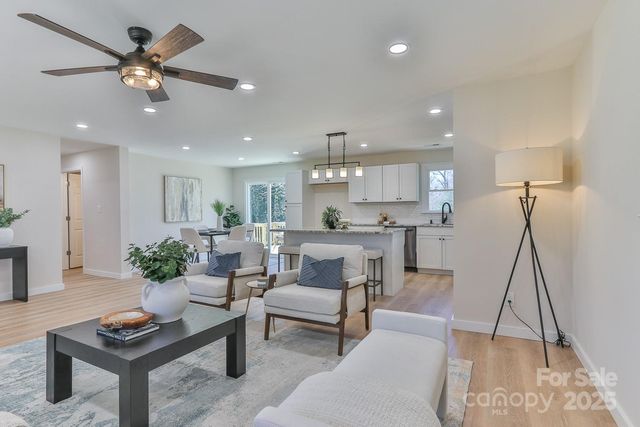 3617 12th Street Drive NE, Hickory, NC 28601
