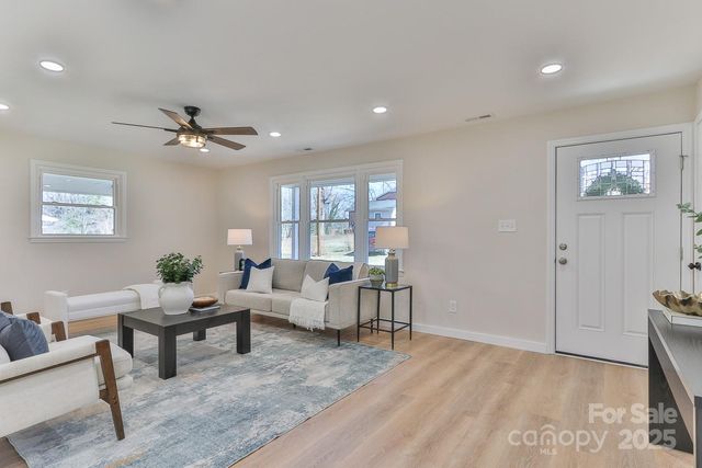 3617 12th Street Drive NE, Hickory, NC 28601