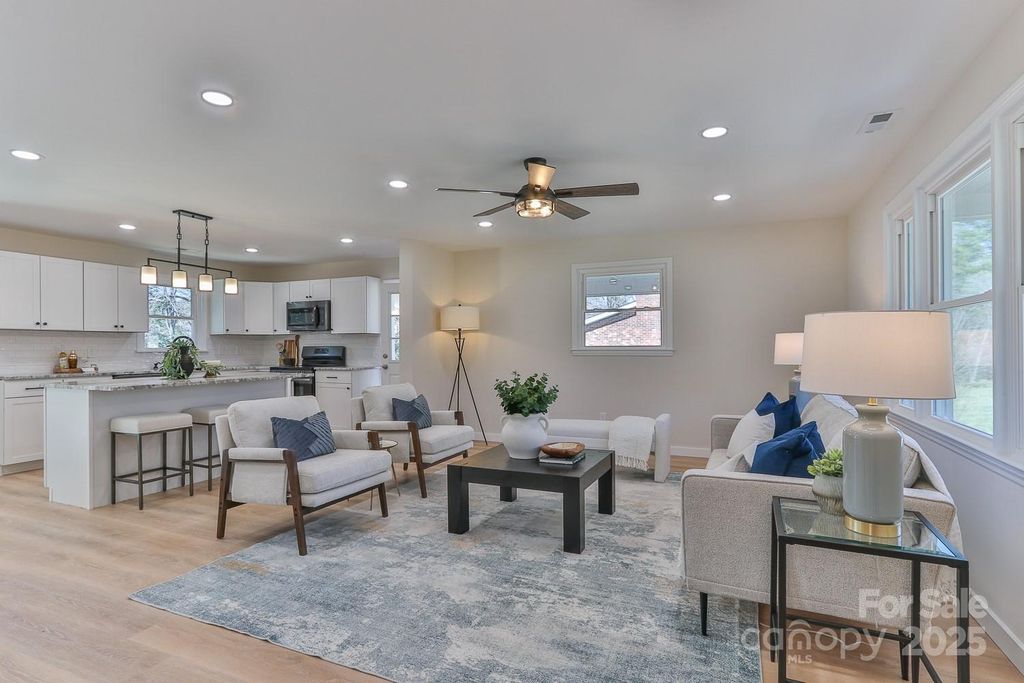 3617 12th Street Drive NE, Hickory, NC 28601