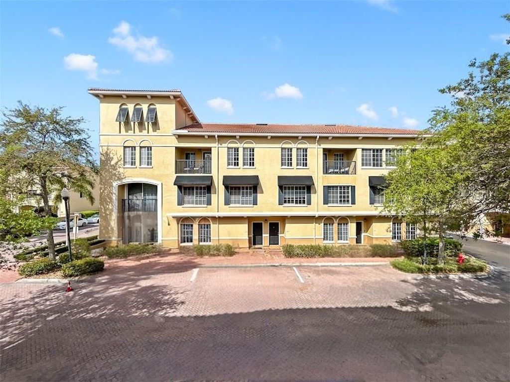 Image 3 of property listing at 108 BEACH HAVEN LANE, Tampa, FL 33609