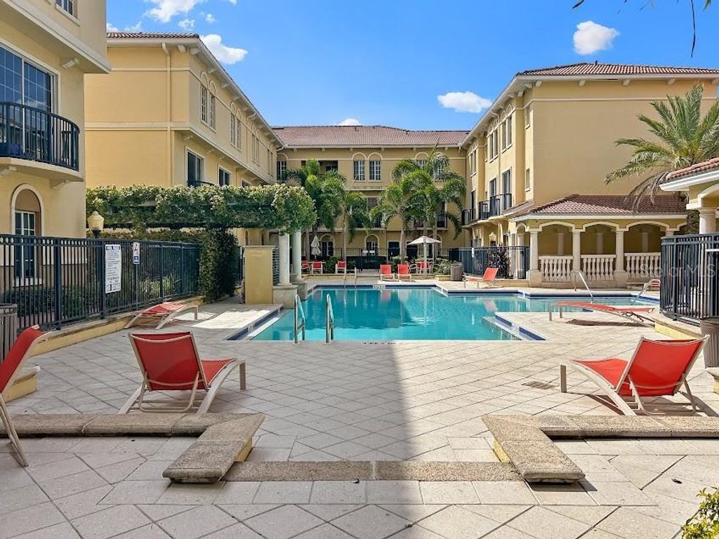 Image 4 of property listing at 108 BEACH HAVEN LANE, Tampa, FL 33609