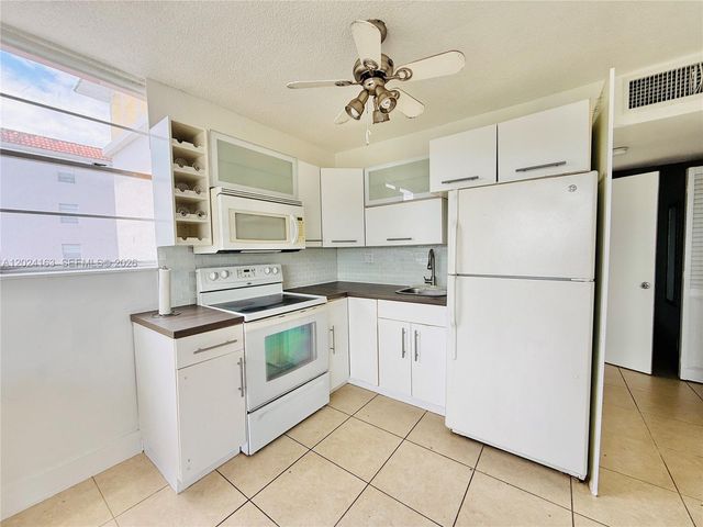 12590 NE 16th Ave 412, North Miami, FL 33161