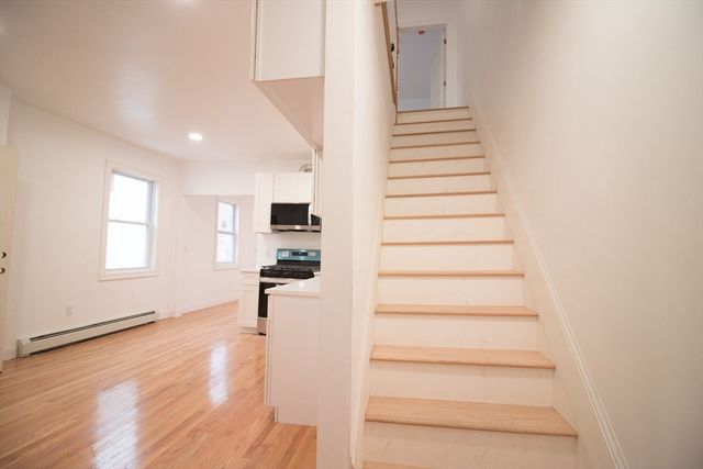 58 Willow St, Lowell, MA 01852