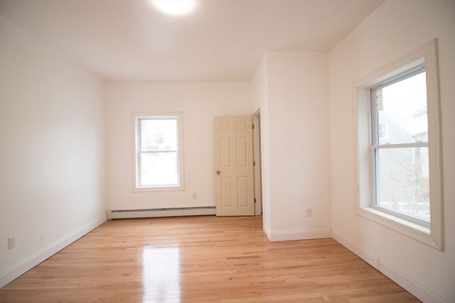 58 Willow St, Lowell, MA 01852