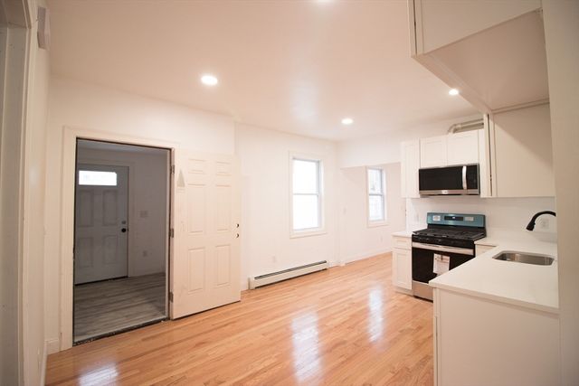 58 Willow St, Lowell, MA 01852