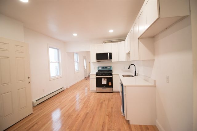 58 Willow St, Lowell, MA 01852