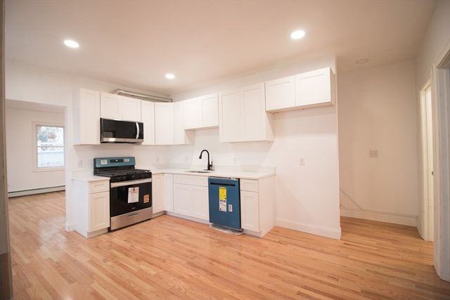 58 Willow St, Lowell, MA 01852