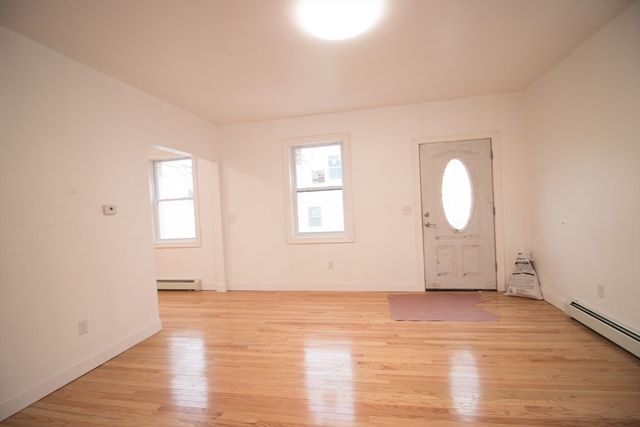 58 Willow St, Lowell, MA 01852