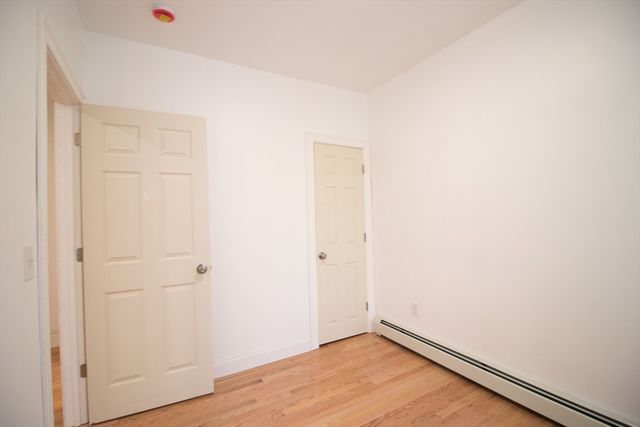 58 Willow St, Lowell, MA 01852