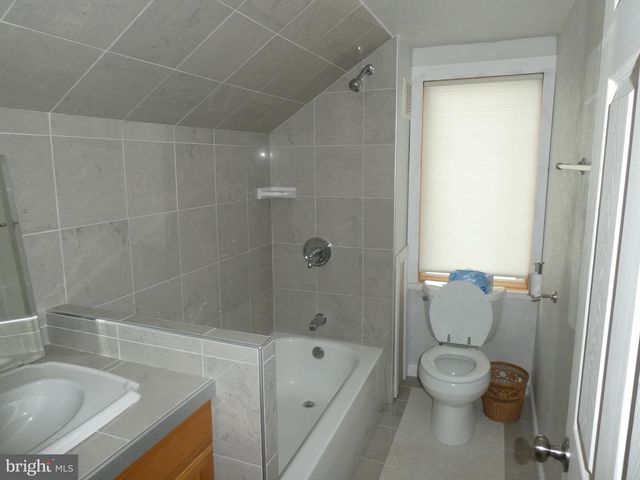 264 S WHITE HORSE PIKE, Berlin, NJ 08009
