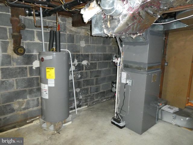 264 S WHITE HORSE PIKE, Berlin, NJ 08009