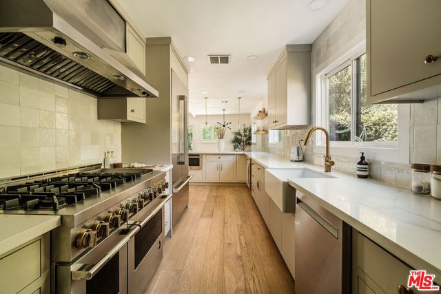 13211 Cumpston Street, Sherman Oaks, CA 91401