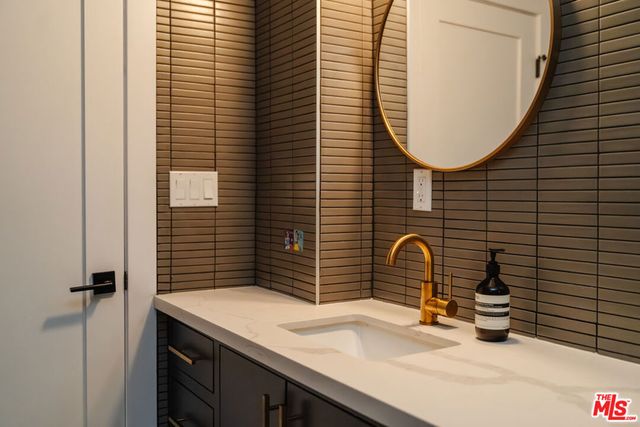 13211 Cumpston Street, Sherman Oaks, CA 91401