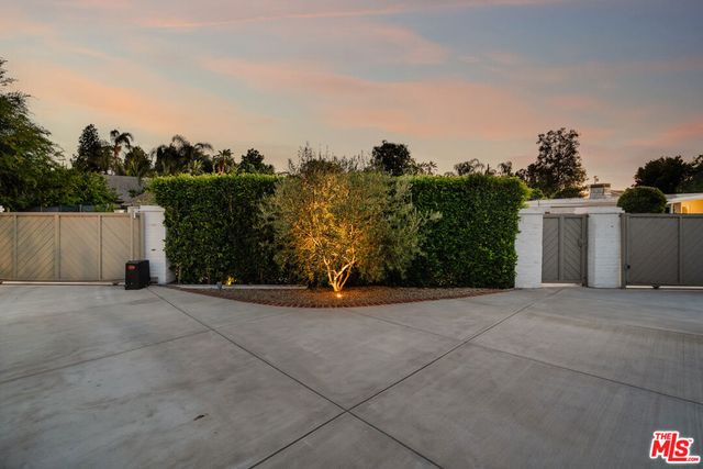 13211 Cumpston Street, Sherman Oaks, CA 91401