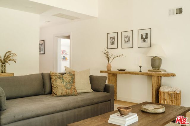 13211 Cumpston Street, Sherman Oaks, CA 91401