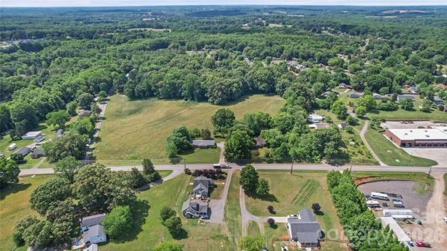 702 Mocksville Highway, Statesville, NC 28625