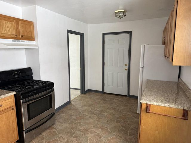 115 E PARKWAY AVENUE, Oshkosh, WI 54901