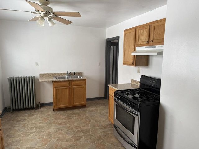 115 E PARKWAY AVENUE, Oshkosh, WI 54901