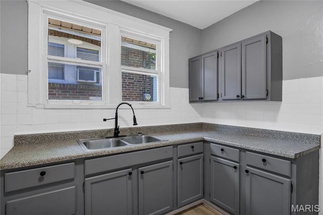 5721 Floy Avenue, St Louis, MO 63136