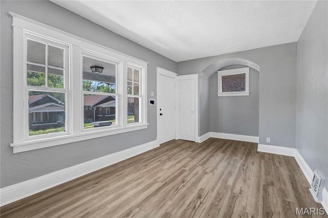 5721 Floy Avenue, St Louis, MO 63136