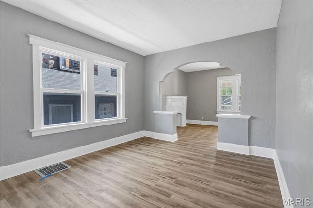 5721 Floy Avenue, St Louis, MO 63136