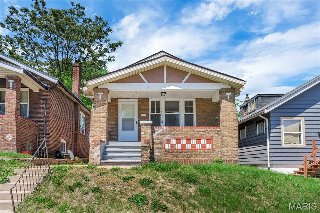 5721 Floy Avenue, St Louis, MO 63136