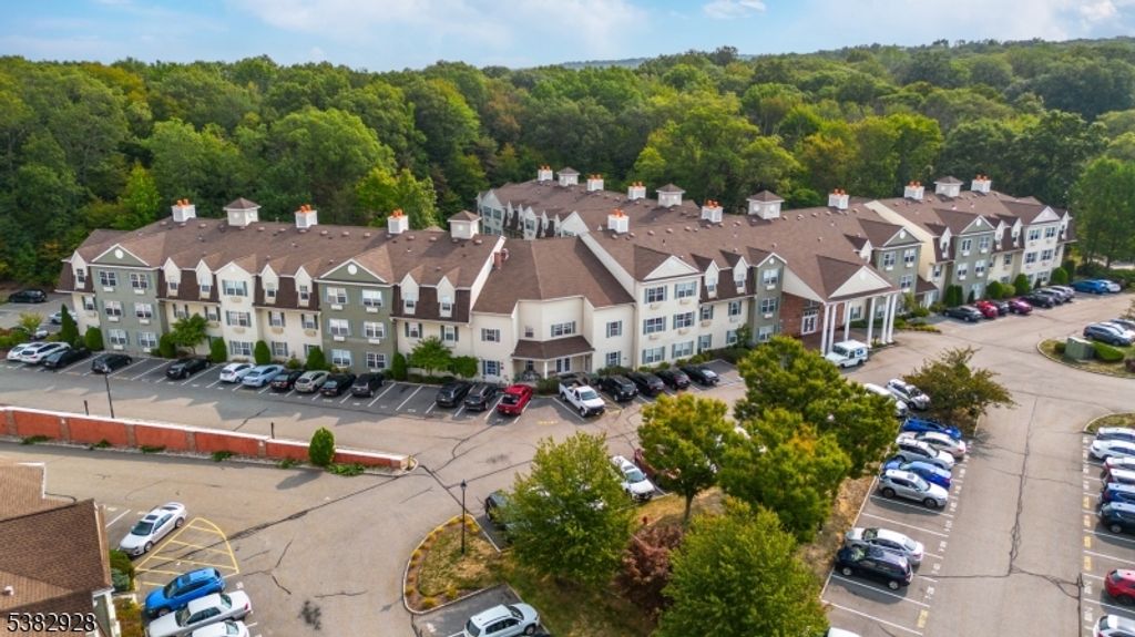 9302 Richmond Rd 302, West Milford Twp., NJ 07480