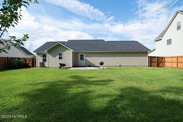 258 Breakwater Drive, Sneads Ferry, NC 28460