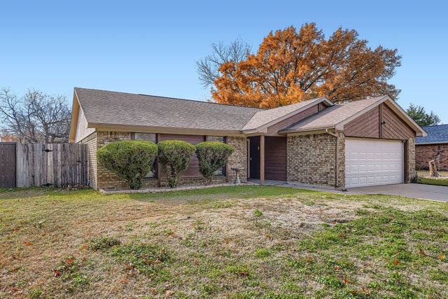 424 Benjamin Lane, Arlington, TX 76002