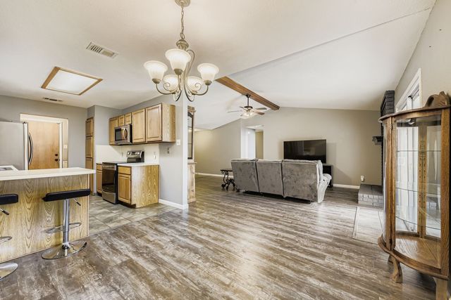 424 Benjamin Lane, Arlington, TX 76002