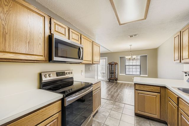 424 Benjamin Lane, Arlington, TX 76002