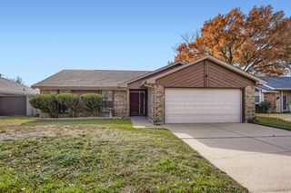 424 Benjamin Lane, Arlington, TX 76002