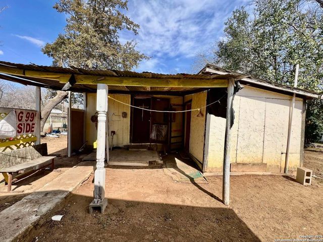 801 Fifth, Natalia, TX 78059