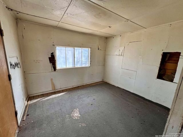 801 Fifth, Natalia, TX 78059