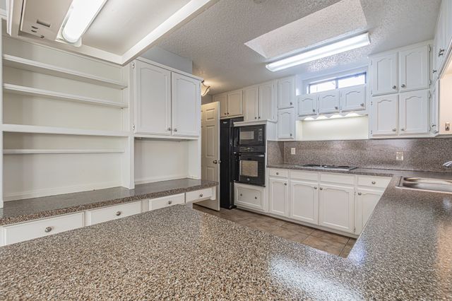 19 Gittiban Place, Pantego, TX 76013