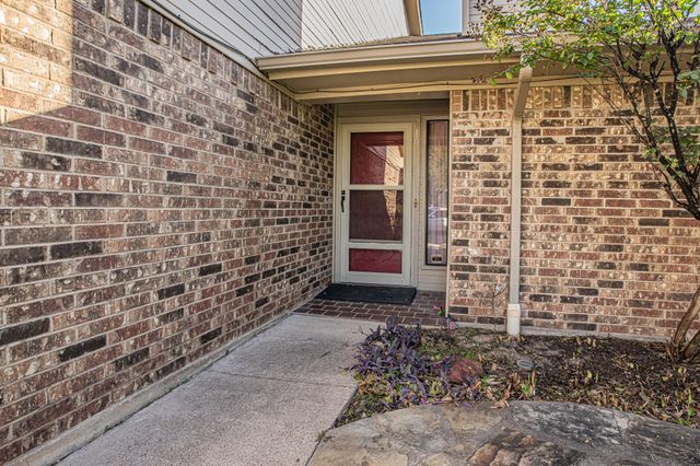 19 Gittiban Place, Pantego, TX 76013