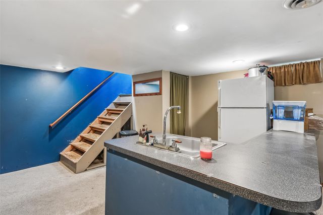 939 1st Street N, Newton, IA 50208
