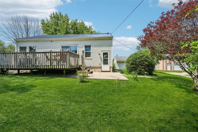 939 1st Street N, Newton, IA 50208