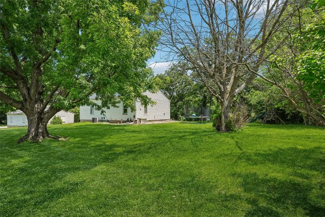 939 1st Street N, Newton, IA 50208