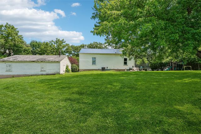 939 1st Street N, Newton, IA 50208