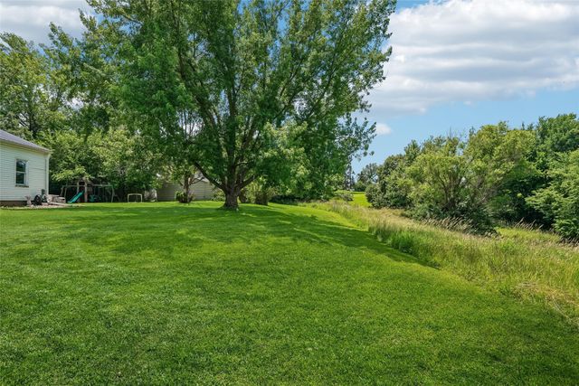 939 1st Street N, Newton, IA 50208