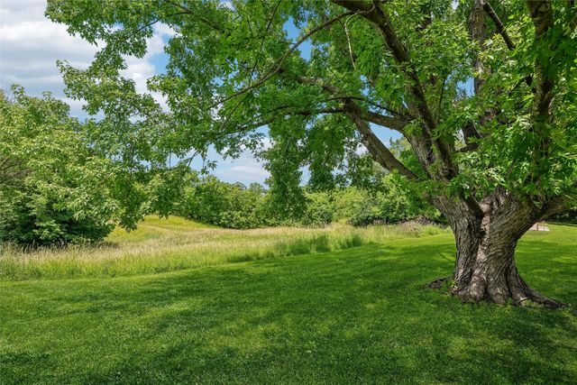 939 1st Street N, Newton, IA 50208